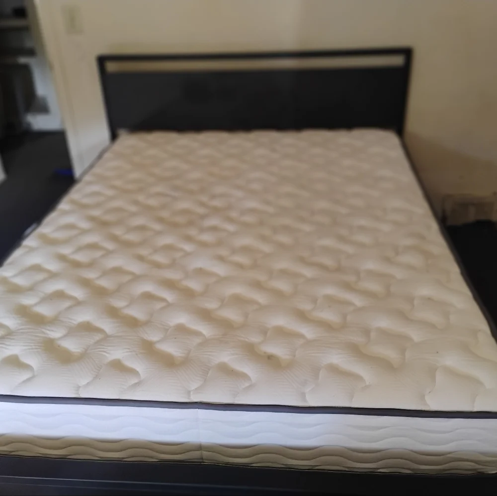 Luxurious Cream Mattress Cover